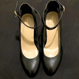 Tommy Hilfiger, 8.5 M strapped heels